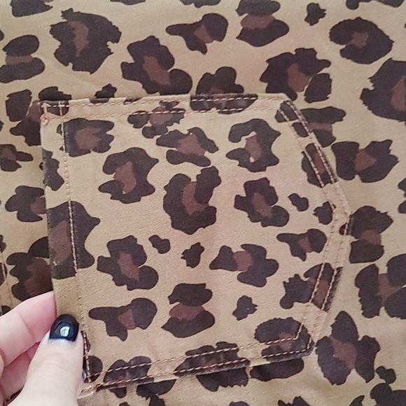 New York & Company High Waisted Pull On Leopard Jeans Size L - Picture 5 of 8